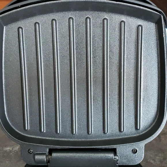 George Foreman 2-serving grill. - Picture 4 of 5